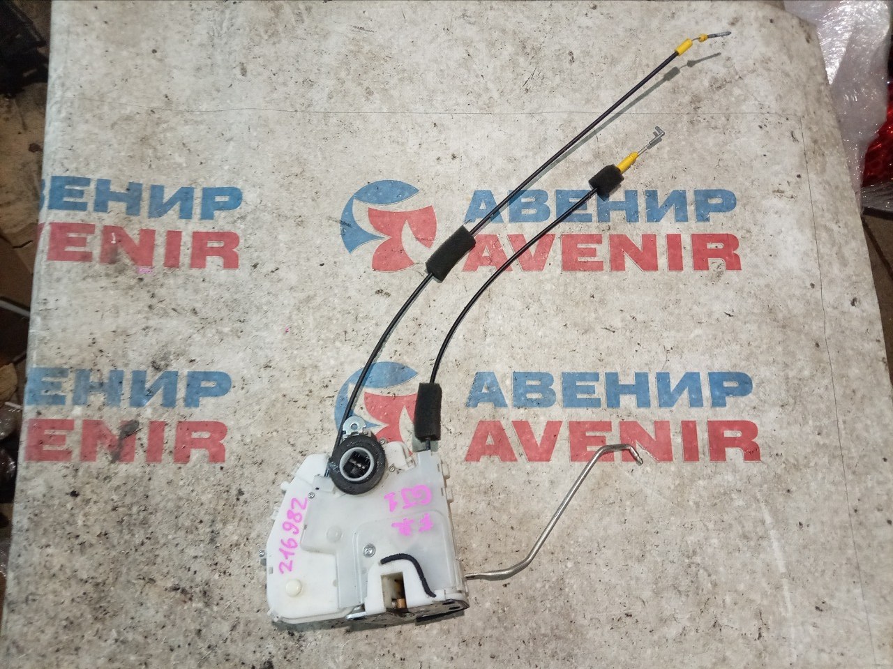 Замок двери HONDA AIRWAVE GJ1 передний правый (б/у)