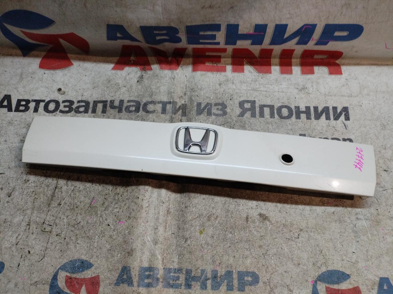 Накладка 5-й двери HONDA FIT GD1 задняя (б/у)