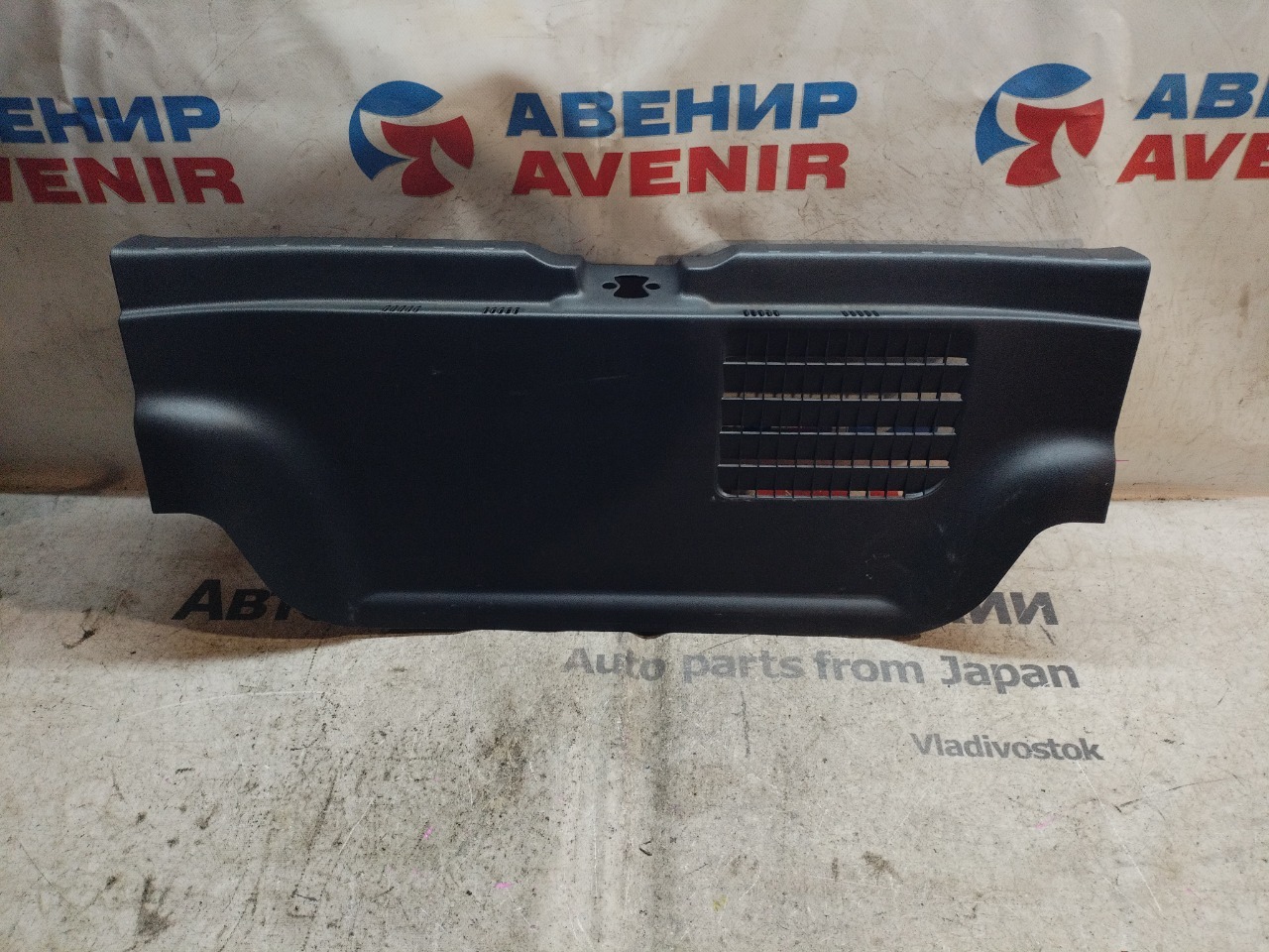 Накладка замка багажника HONDA N-WGN JH1 задняя (б/у)