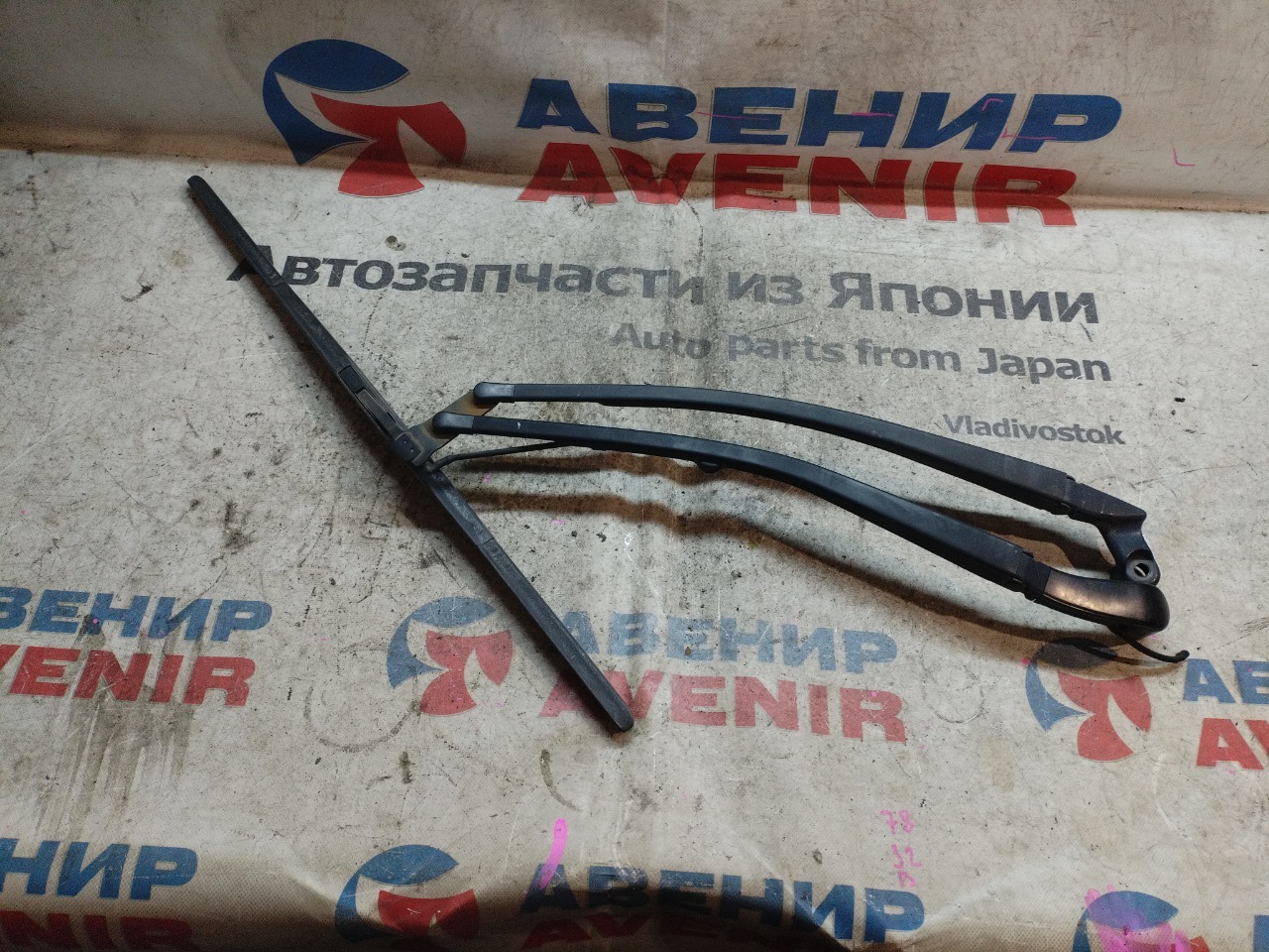 Держатель дворника MITSUBISHI I HA1W передний (б/у)