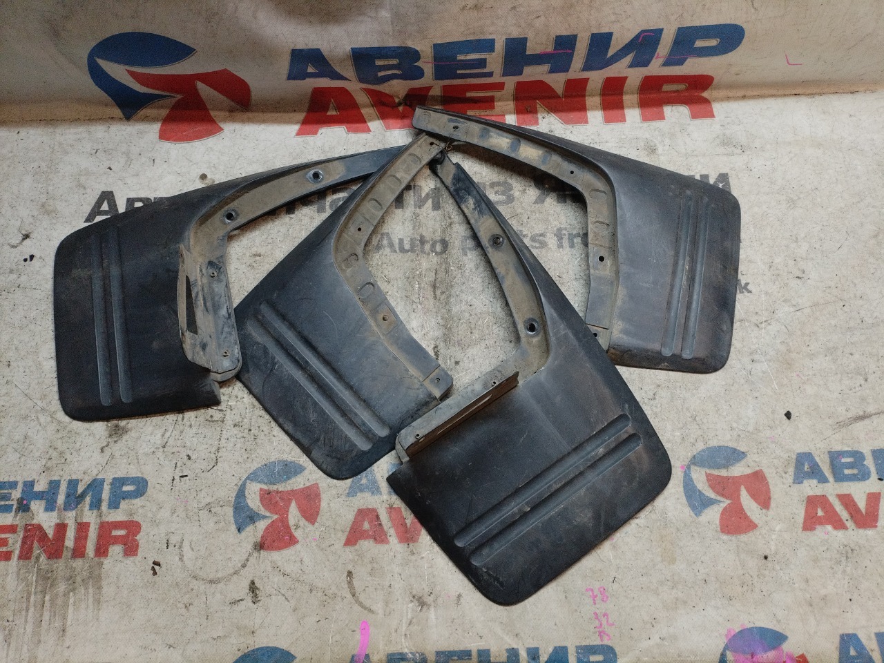 Брызговики комплект MITSUBISHI PAJERO IO H66W (б/у)