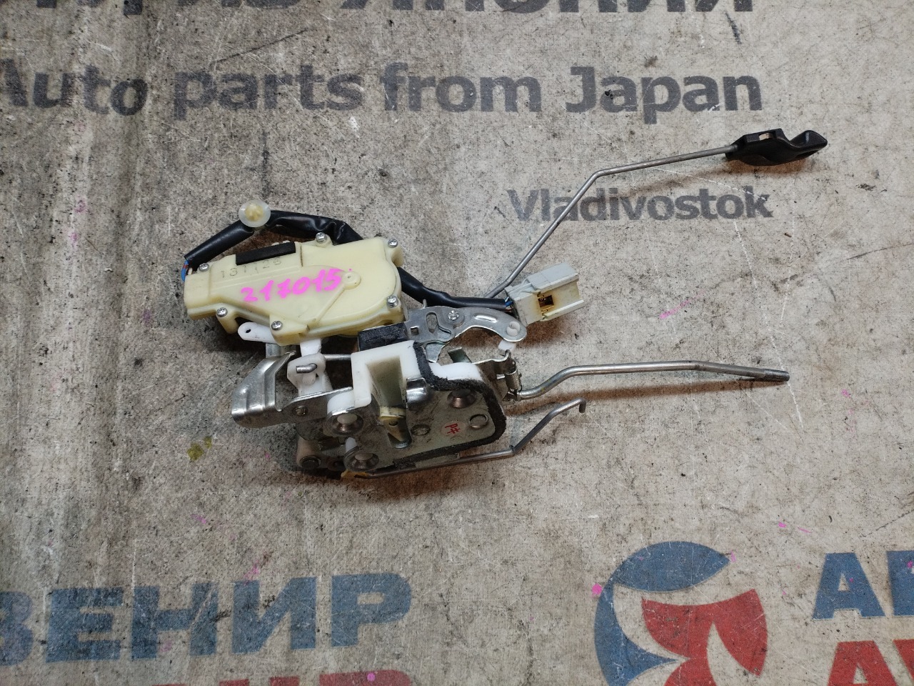 Замок двери HONDA ACTY HH5 передний правый (б/у)