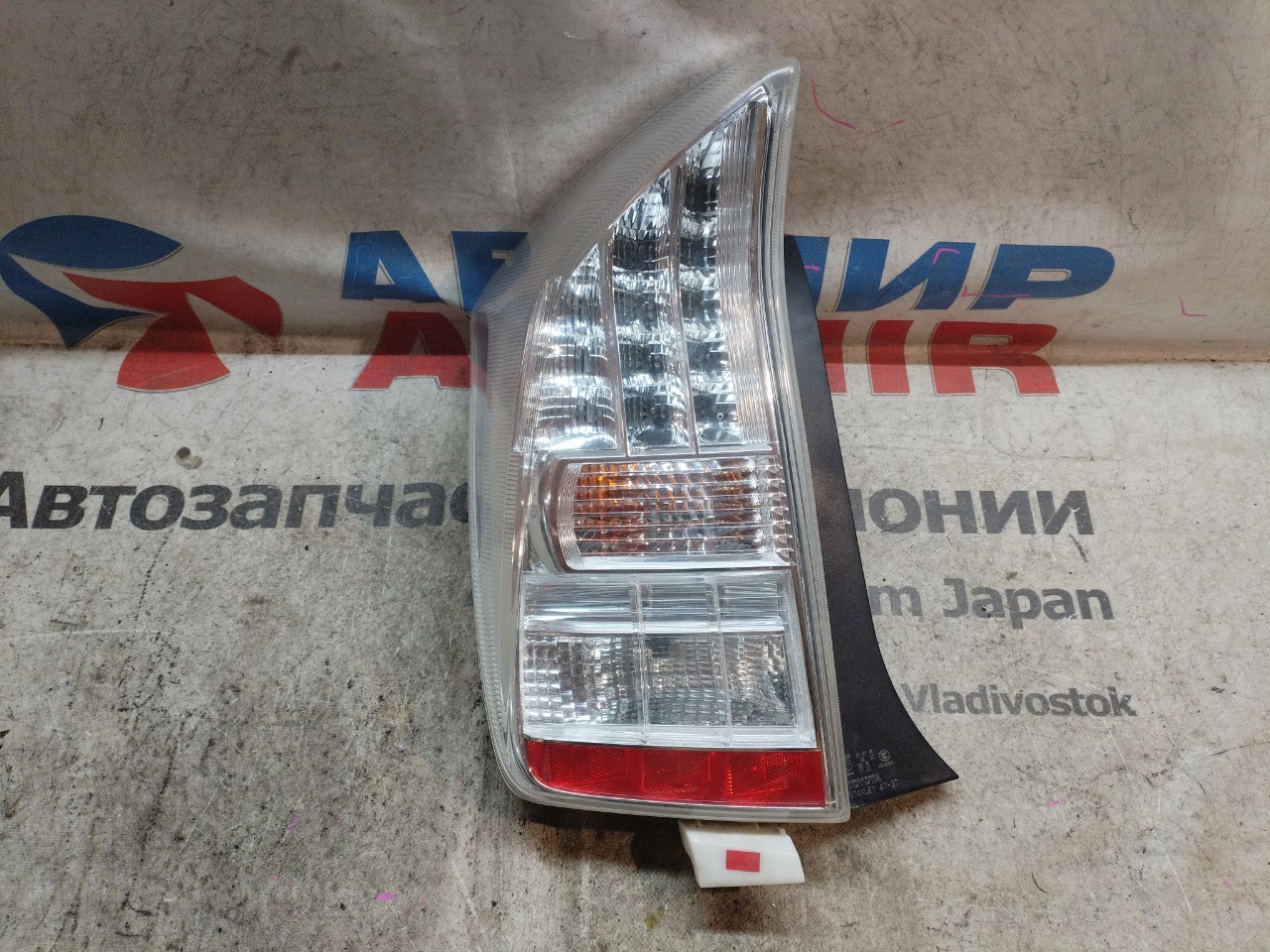 Стоп-сигнал TOYOTA PRIUS ZVW30 задний левый (б/у)