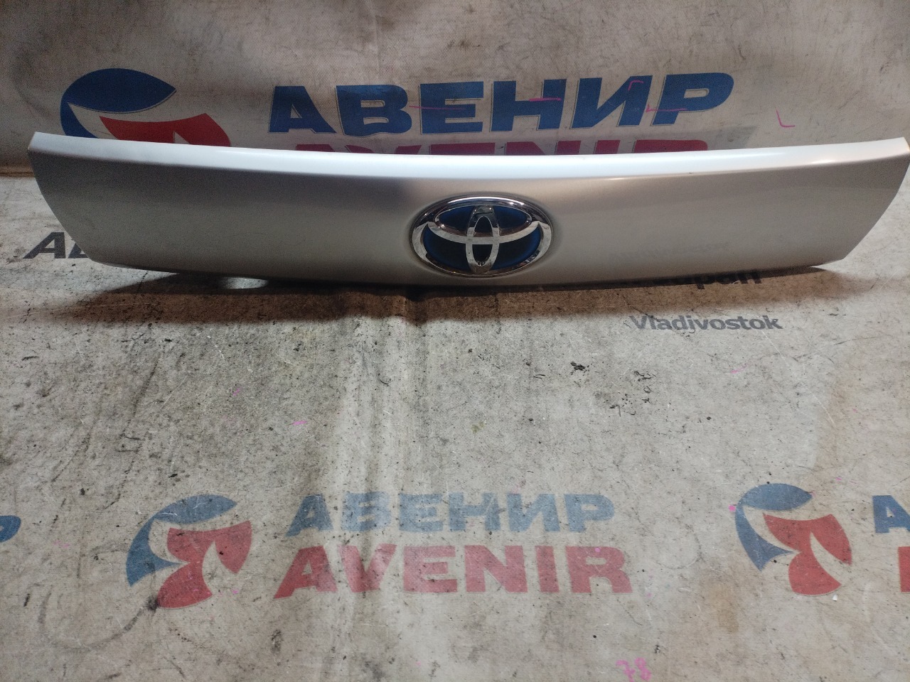 Накладка 5-й двери TOYOTA PRIUS A ZVW41 задняя (б/у)