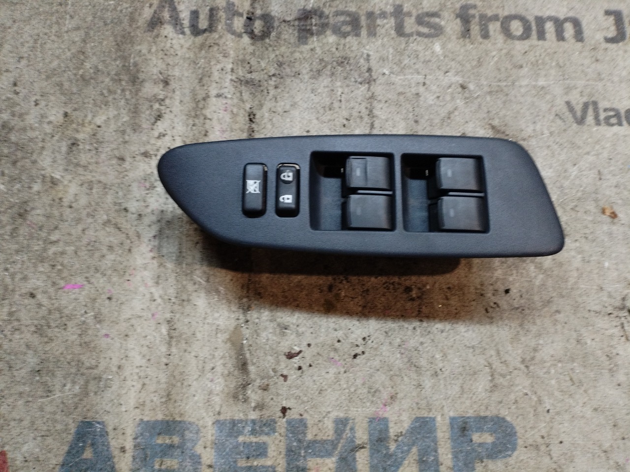 Блок управления стеклами TOYOTA BLADE AZE154H передний правый (б/у)