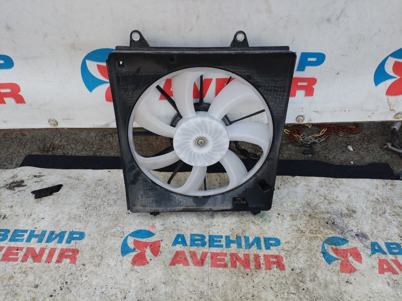 Диффузор радиатора HONDA FIT GR4 (б/у)