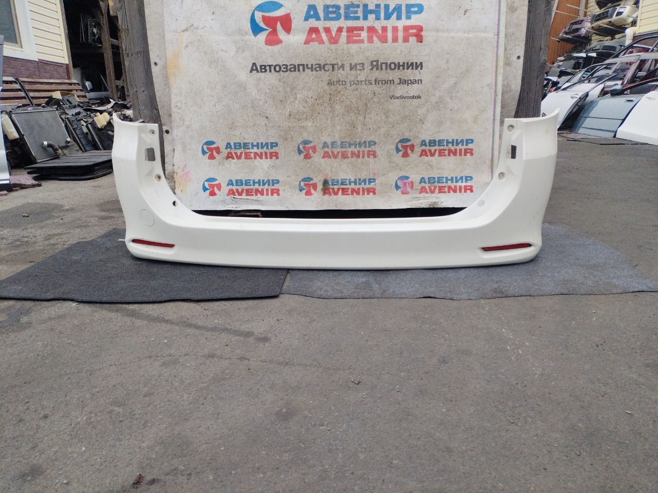 Бампер TOYOTA NOAH ZRR70G задний (б/у)