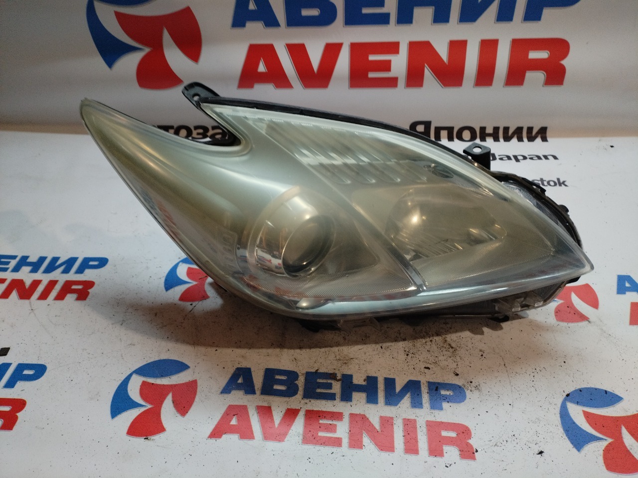 Фара TOYOTA PRIUS ZVW30 передняя правая (б/у)