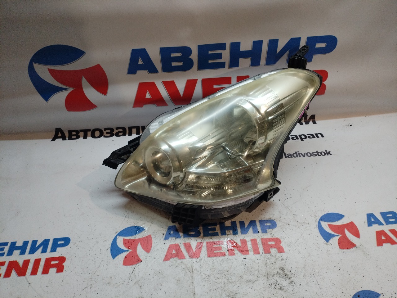 Фара TOYOTA RACTIS NCP105 передняя левая (б/у)