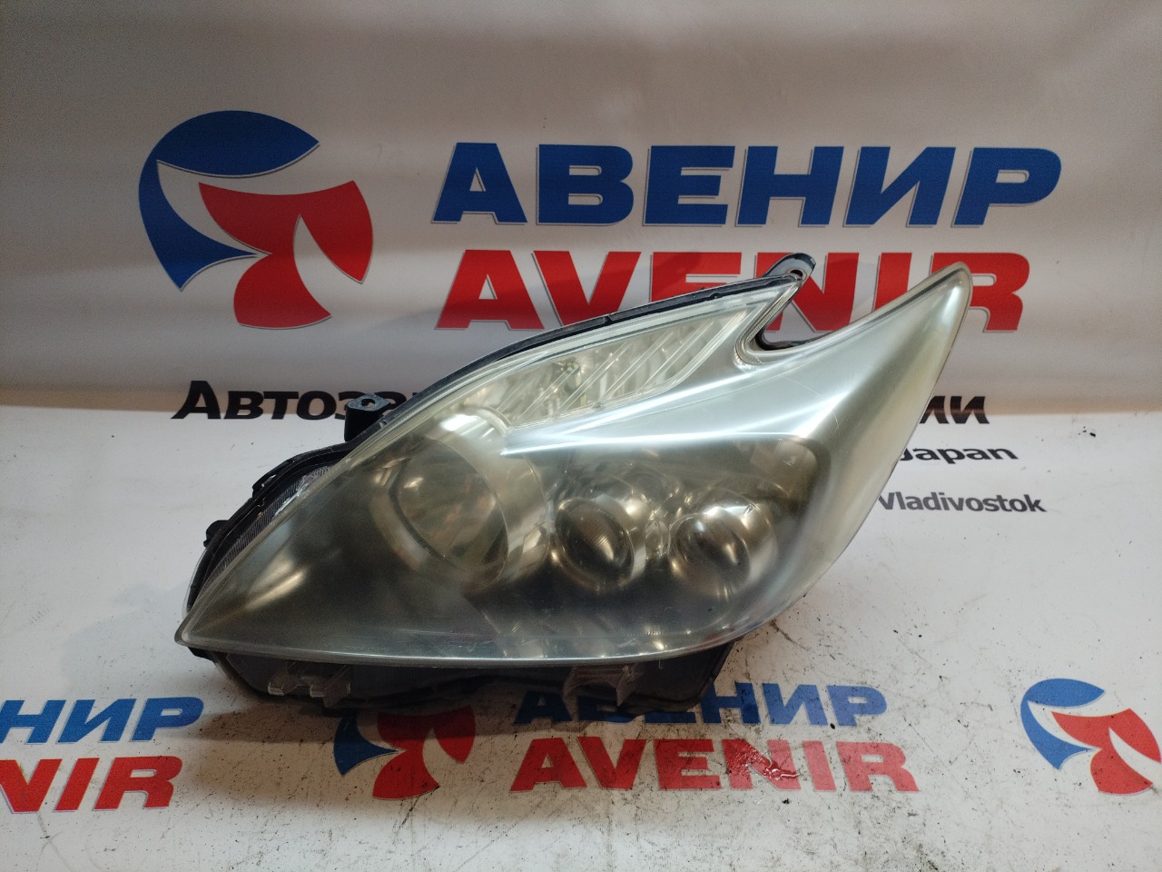 Фара TOYOTA PRIUS ZVW30 передняя левая (б/у)