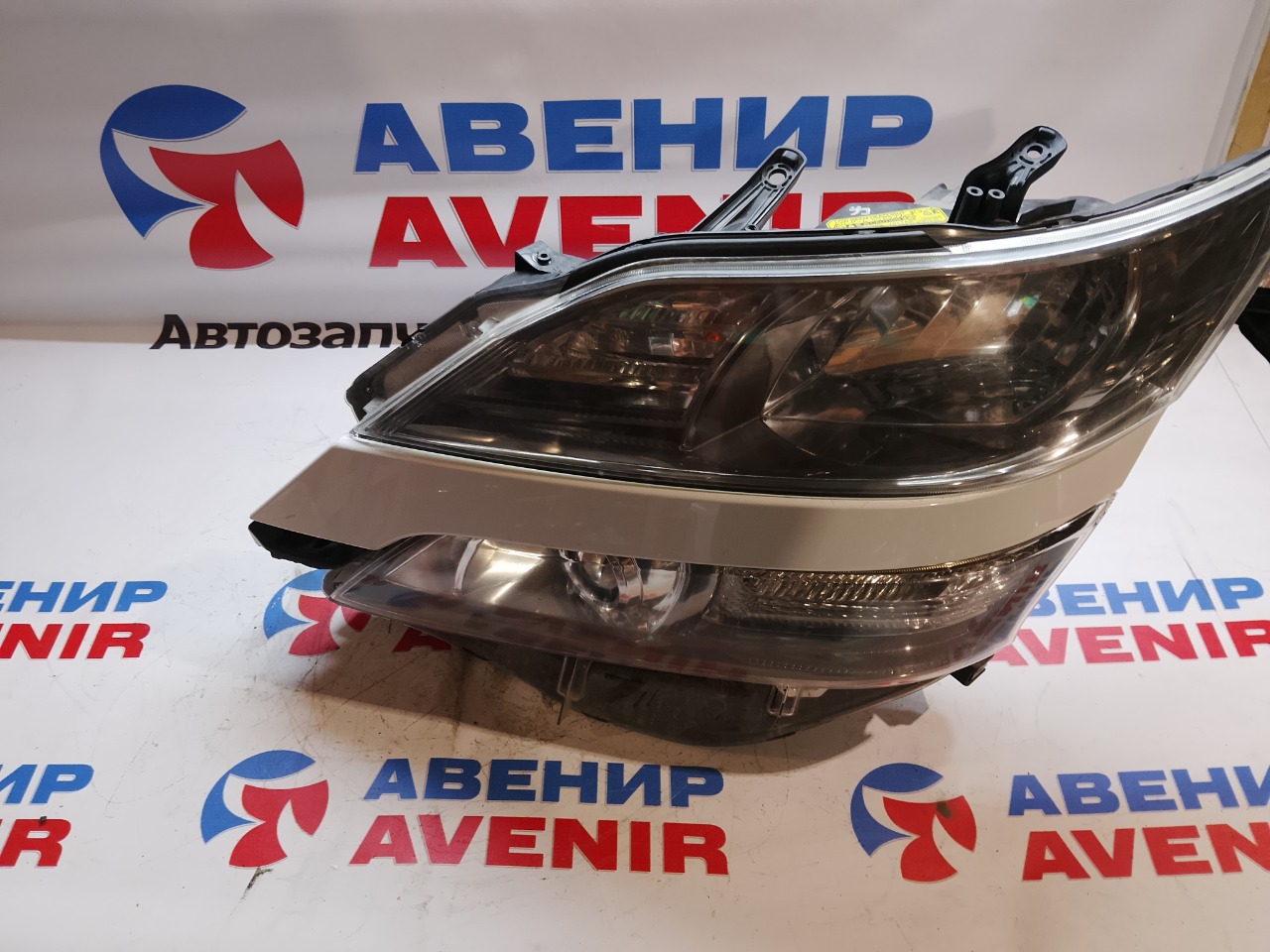 Фара TOYOTA VELLFIRE ANH20 передняя левая (б/у)