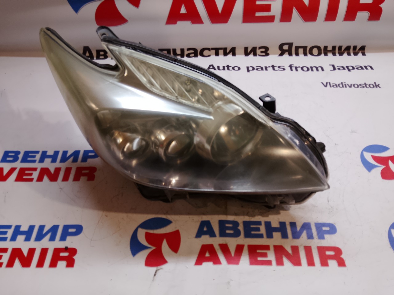 Фара TOYOTA PRIUS ZVW30 передняя правая (б/у)