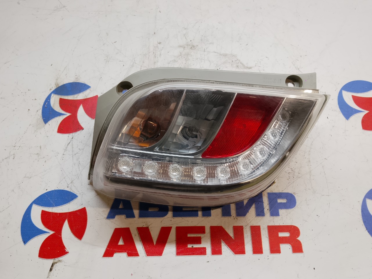 Стоп-сигнал DAIHATSU MIRA E:S LA300S задний левый (б/у)