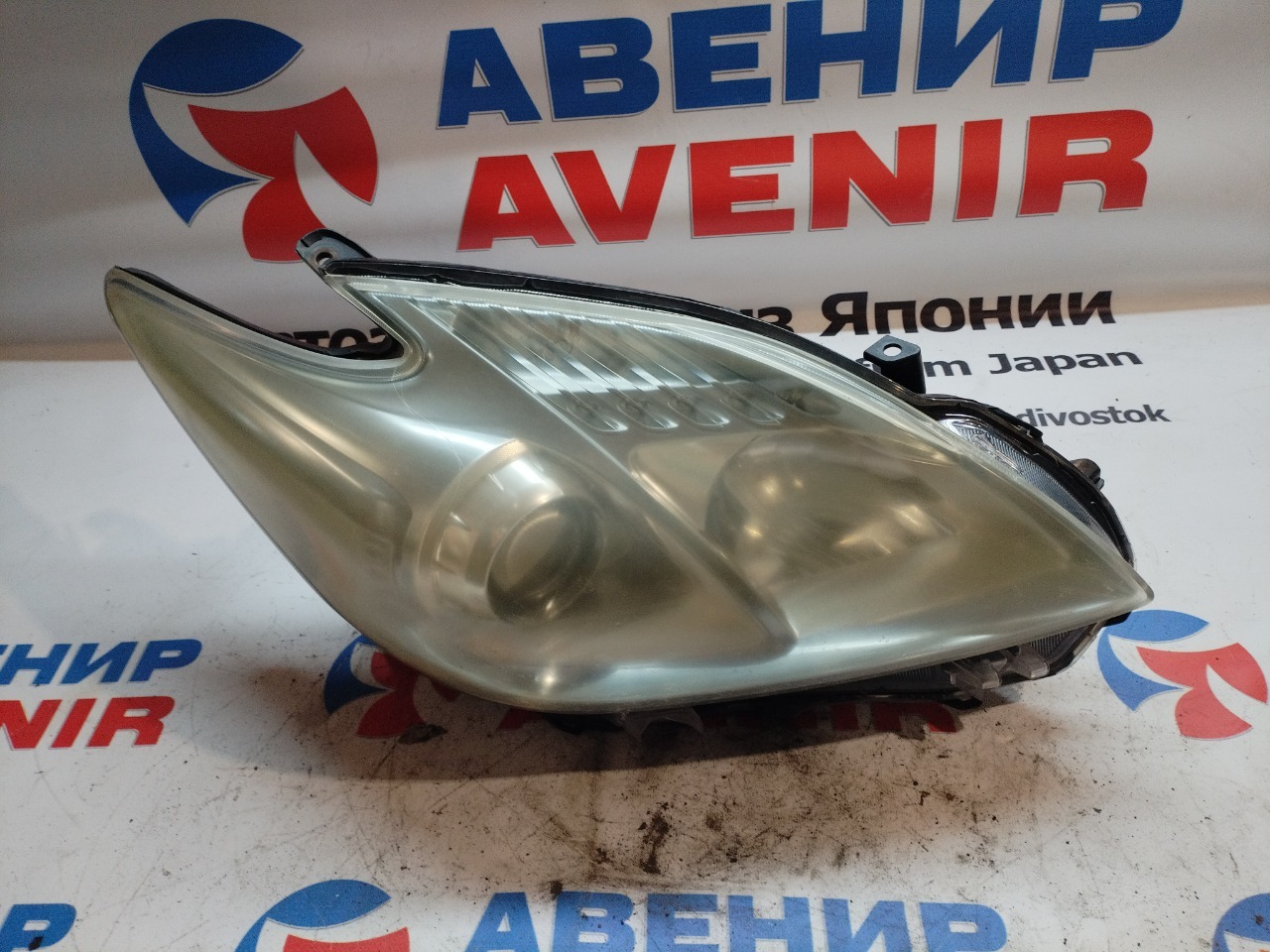 Фара TOYOTA PRIUS ZVW30 передняя правая (б/у)