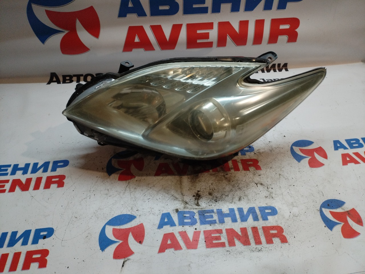 Фара TOYOTA PRIUS ZVW30 передняя левая (б/у)