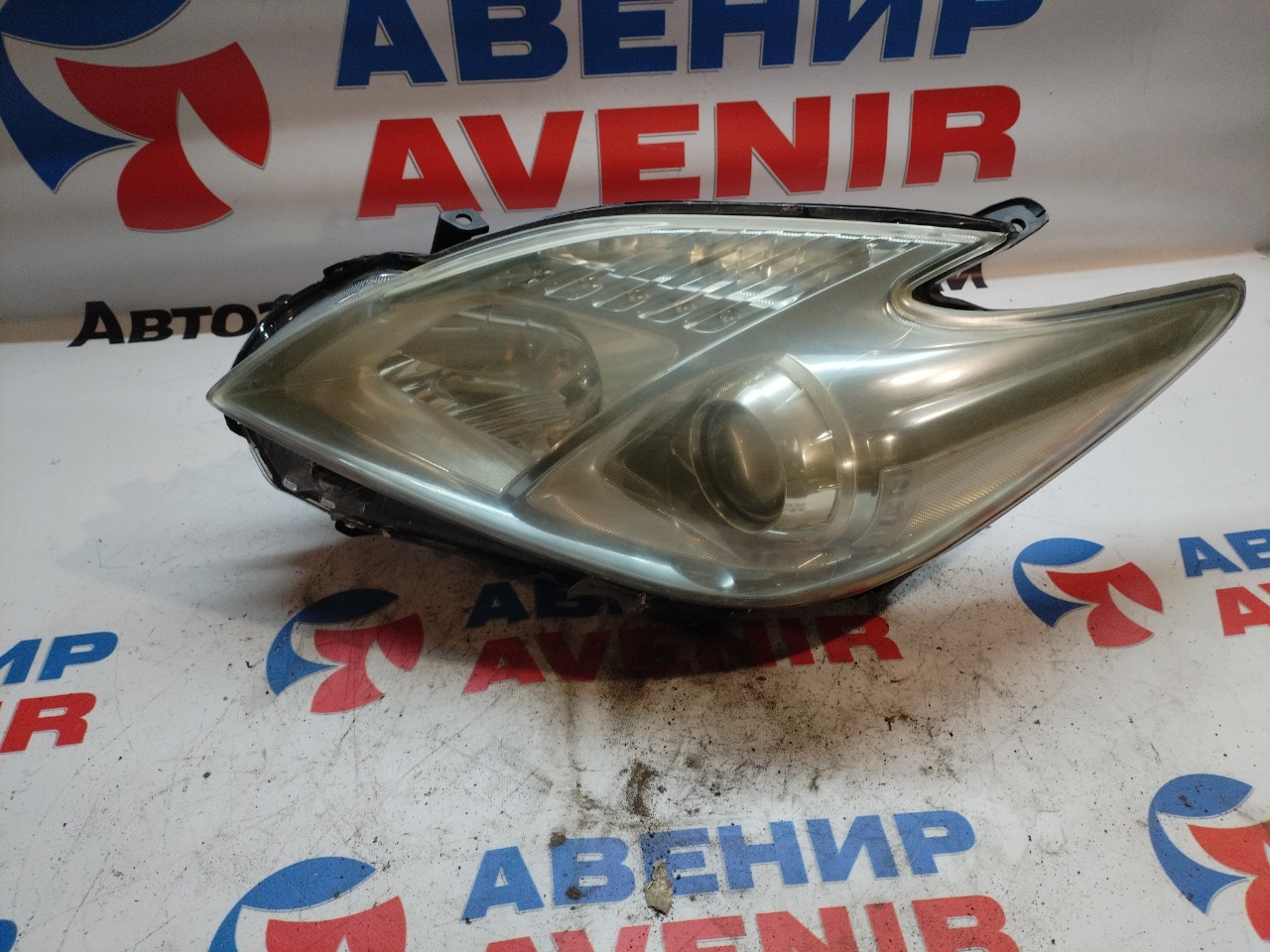Фара TOYOTA PRIUS ZVW30 передняя левая (б/у)