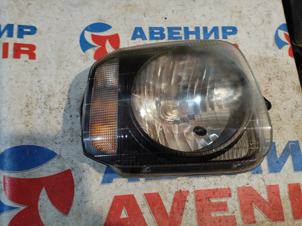 Фара SUZUKI JIMNY JB23W передняя правая (б/у)