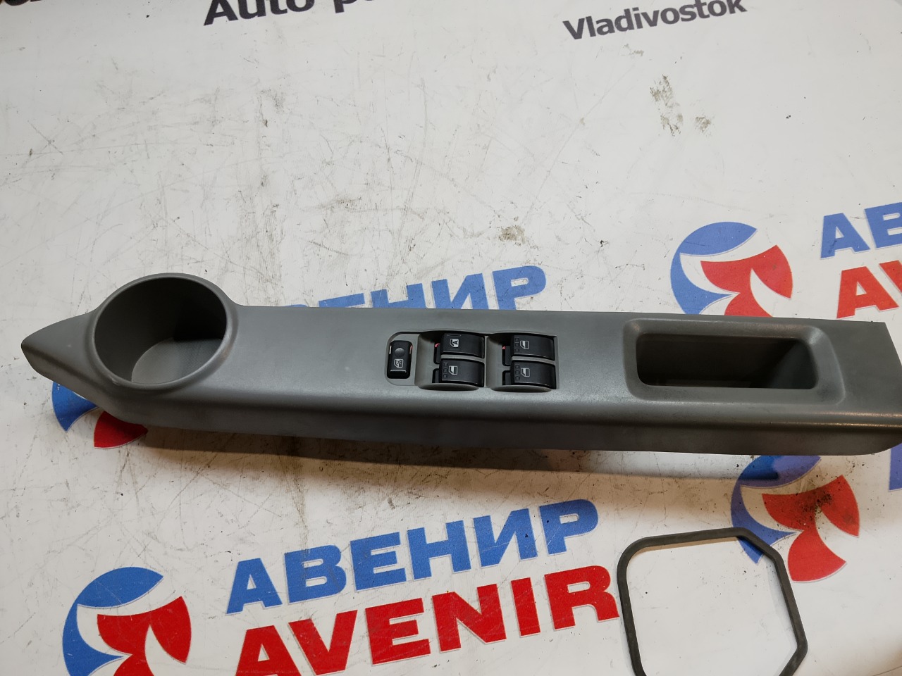 Блок управления стеклами TOYOTA PASSO KGC15 передний правый (б/у)