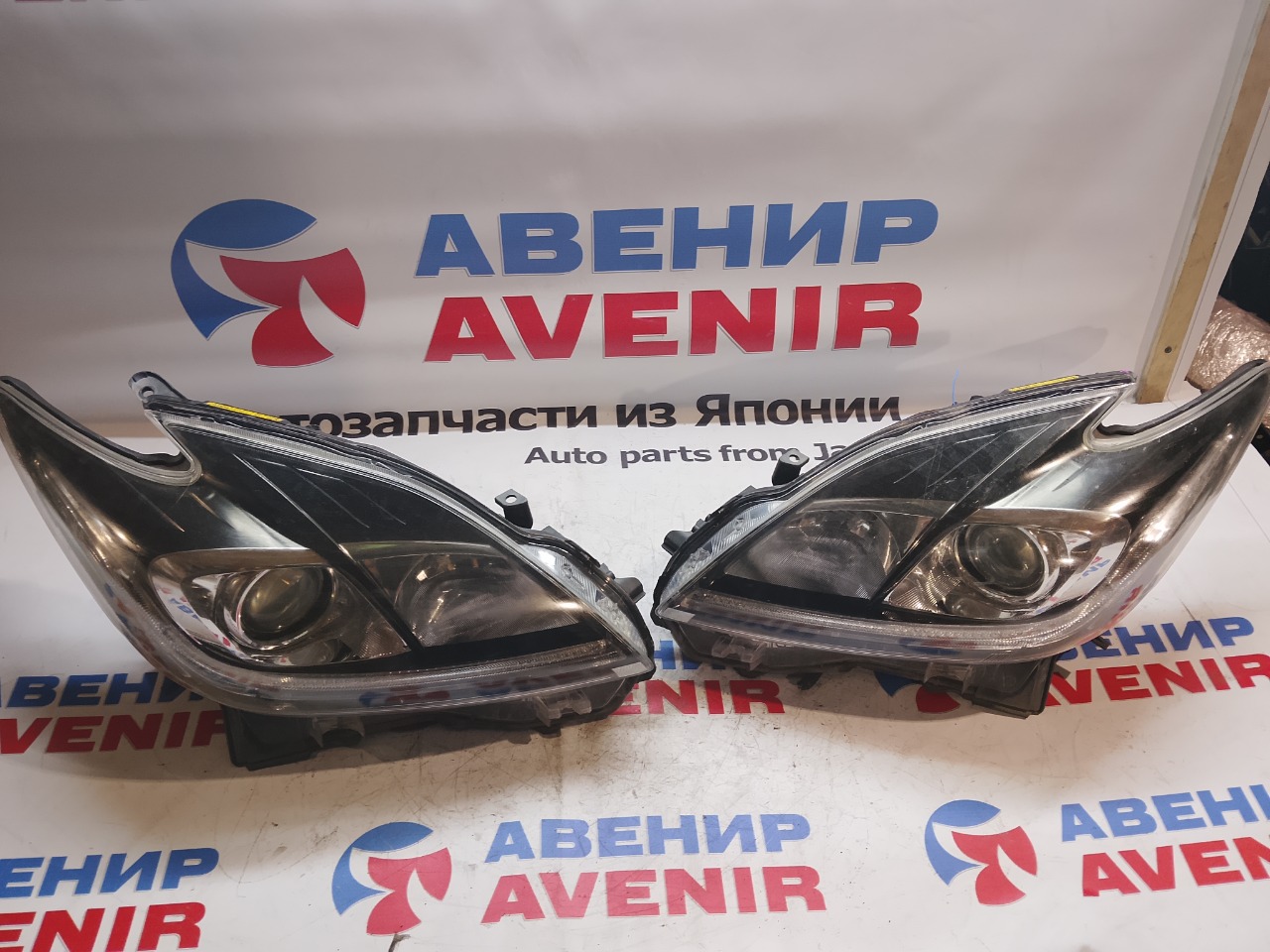 Фара TOYOTA PRIUS ZVW30 передняя левая (б/у)