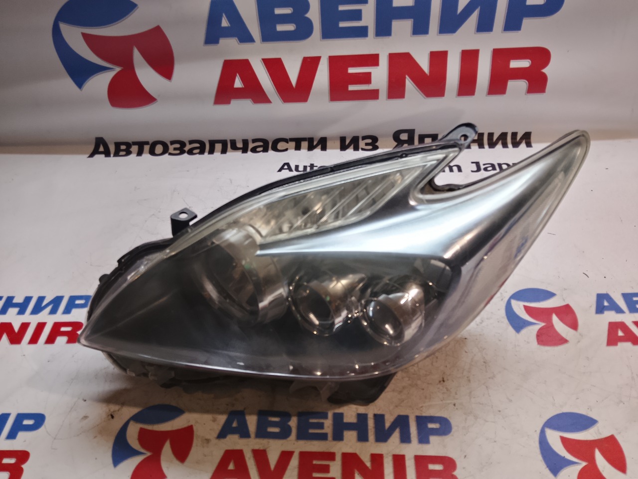 Фара TOYOTA PRIUS ZVW30 передняя левая (б/у)