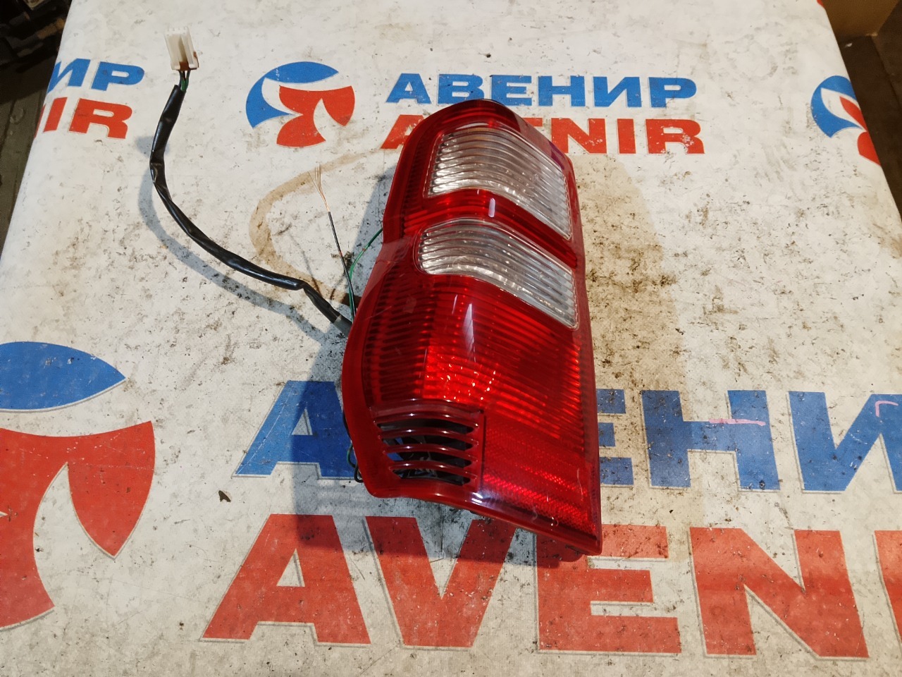 Стоп-сигнал NISSAN KIX H59A задний левый (б/у)