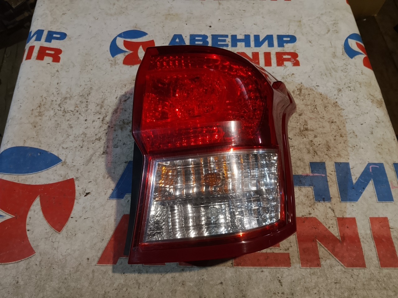 Стоп-сигнал TOYOTA COROLLA FIELDER NZE144 задний правый (б/у)