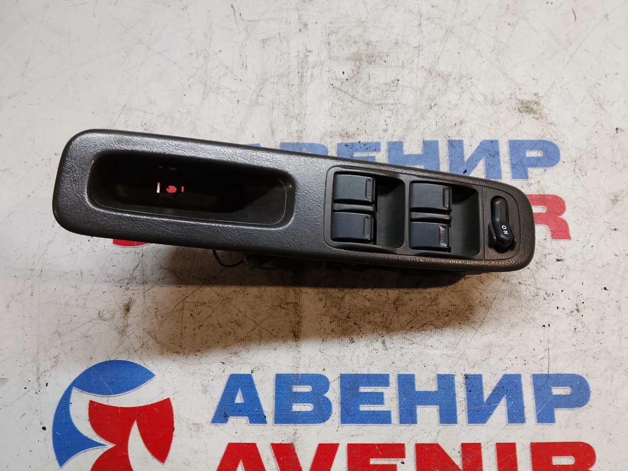 Блок управления стеклами HONDA INSPIRE UA1 передний правый (б/у)