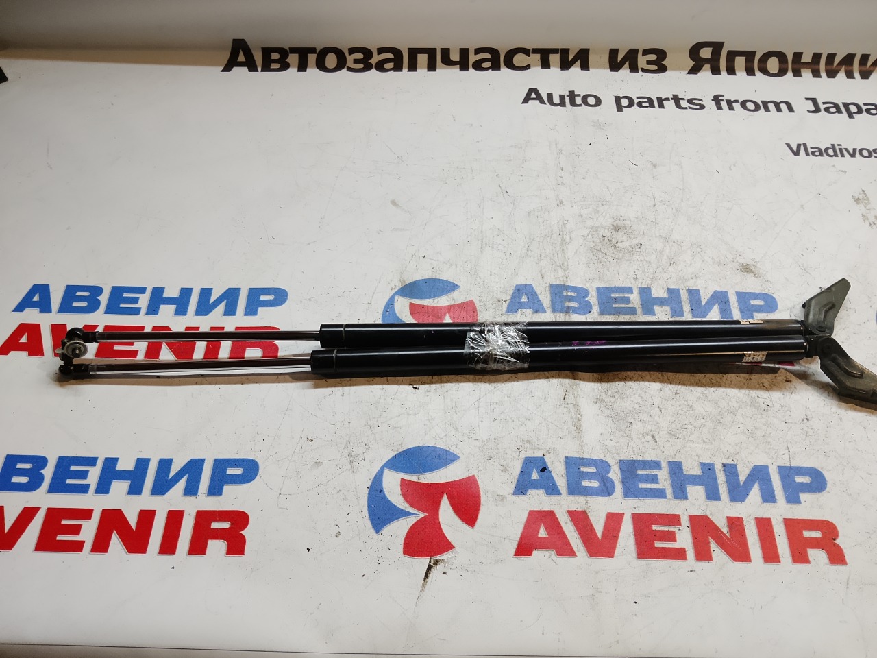 Амортизатор задней двери DAIHATSU ATRAI S220G задний (б/у)