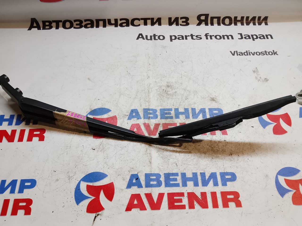 Держатель дворника DAIHATSU SONICA L415S передний (б/у)