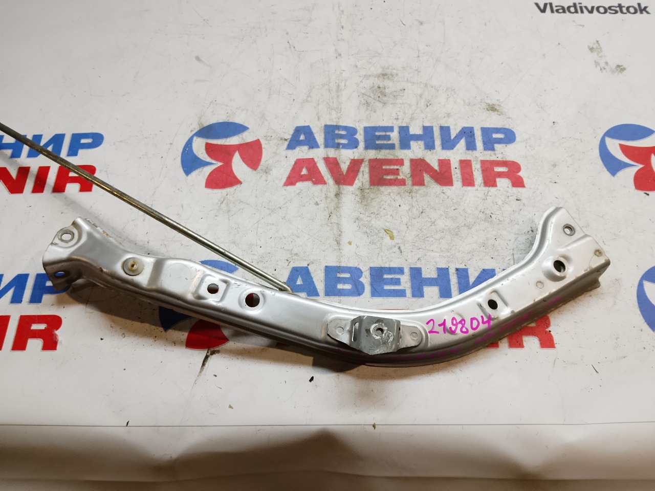 Планка телевизора TOYOTA AXIO NZE164 правая (б/у)