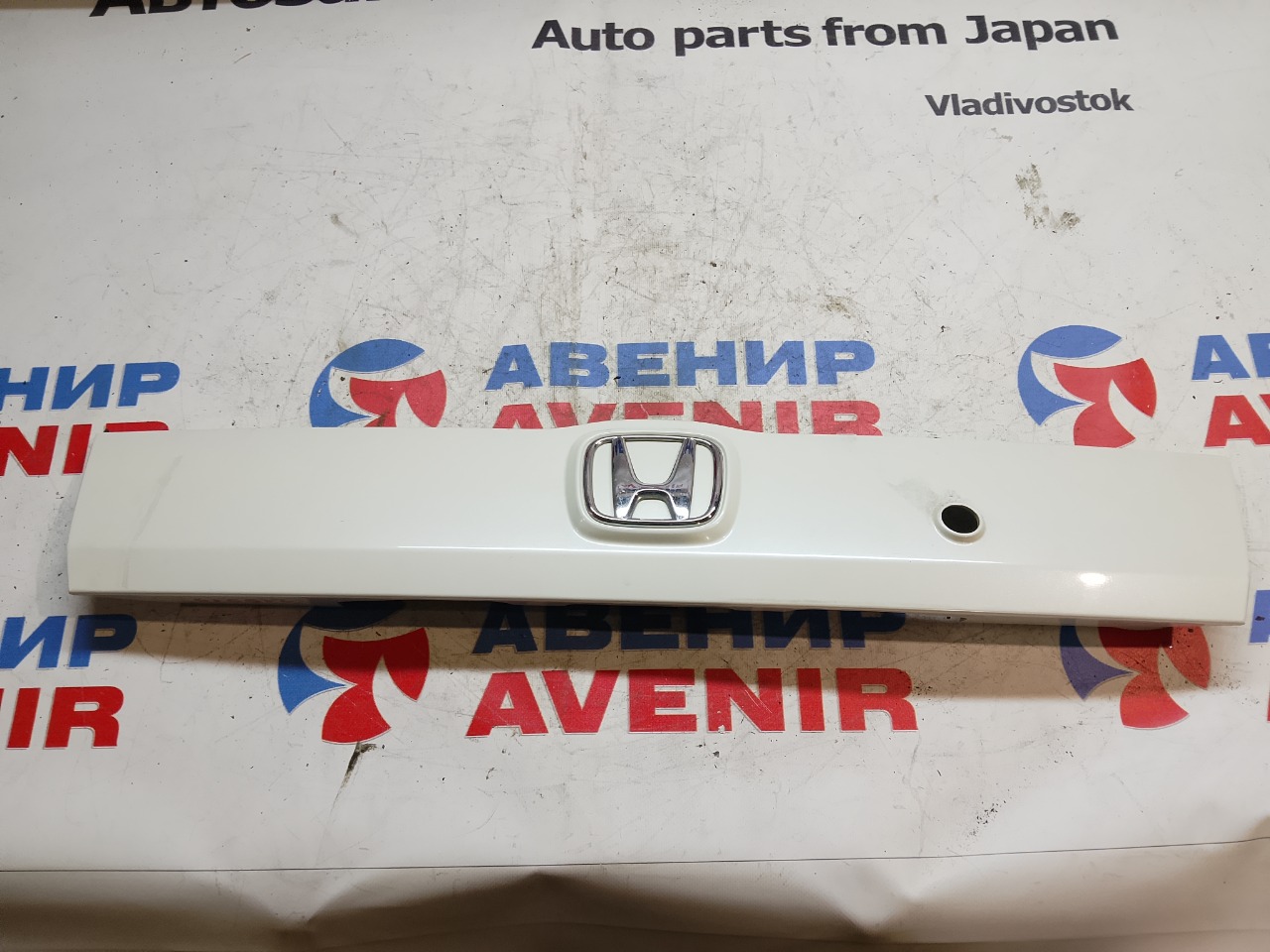 Накладка 5-й двери HONDA FIT GD1 (б/у)