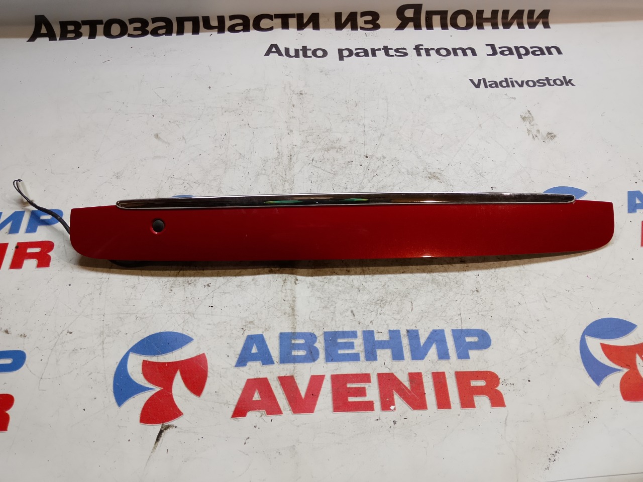 Накладка 5-й двери MAZDA VERISA DC5R задняя (б/у)