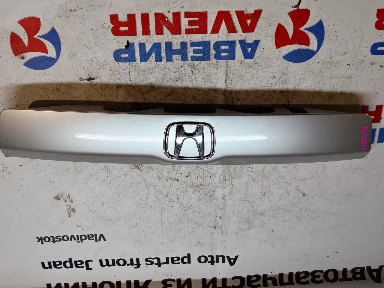 Накладка 5-й двери HONDA STREAM RN8 (б/у)