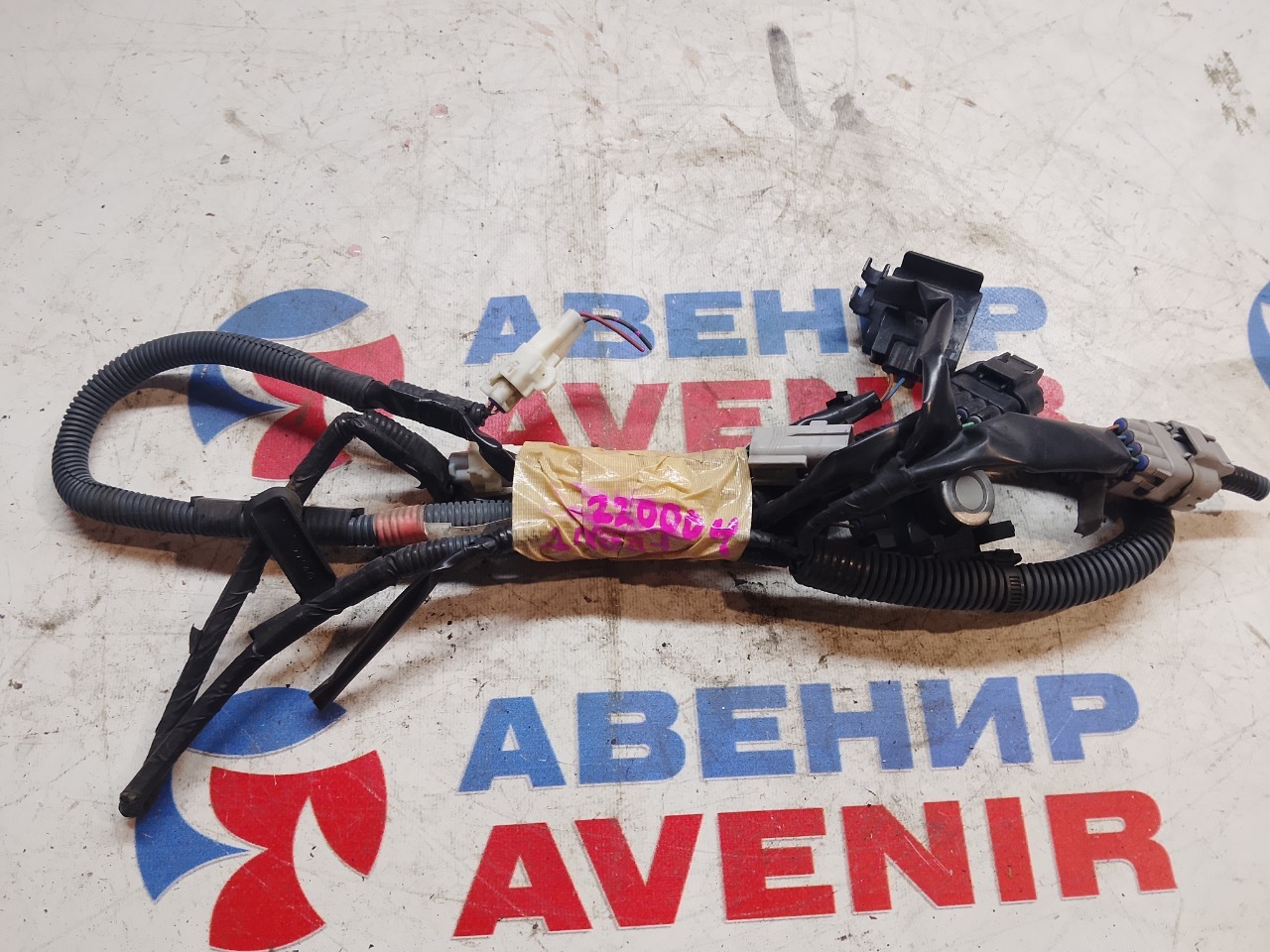 Датчик парктроника TOYOTA ALPHARD MNH15 передний (б/у)