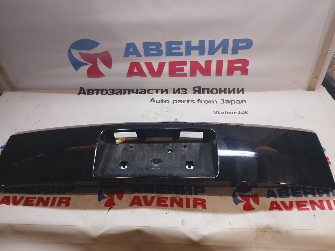 Накладка 5-й двери MITSUBISHI DELICA CV5W (б/у)