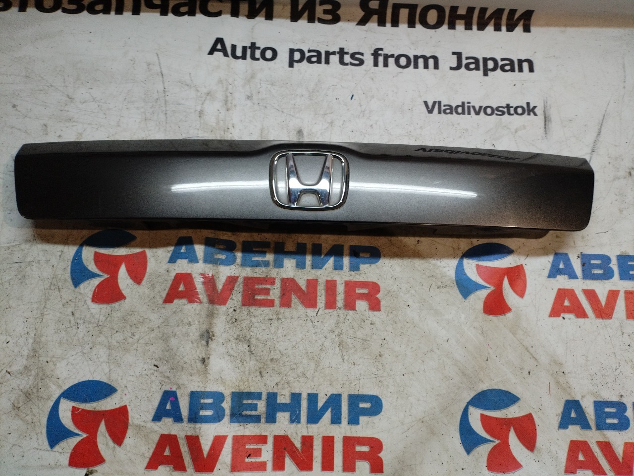 Накладка 5-й двери HONDA STREAM RN6 задняя (б/у)