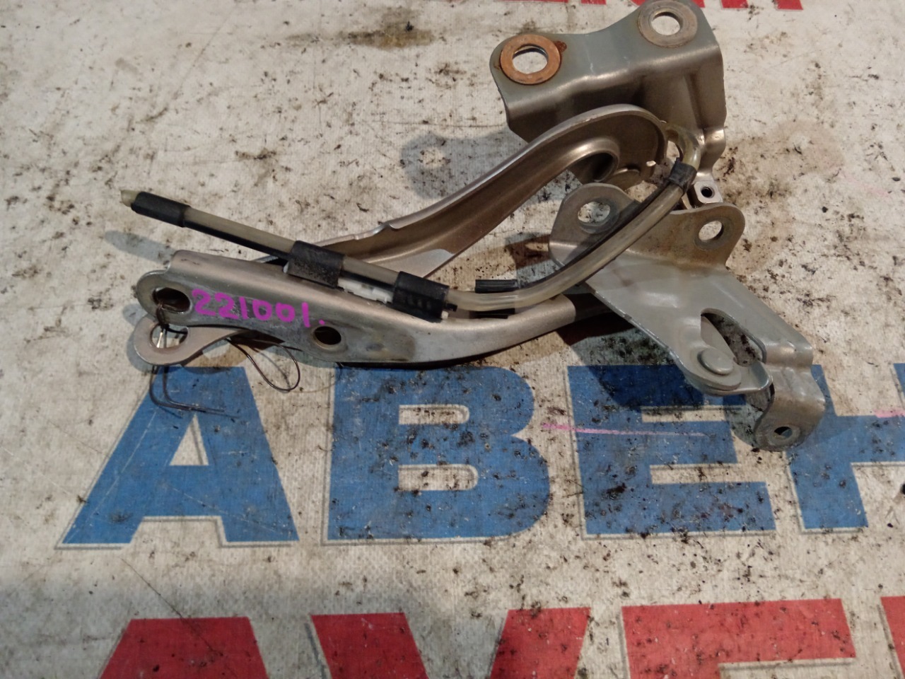 Петля капота TOYOTA AXIO NZE144 (б/у)