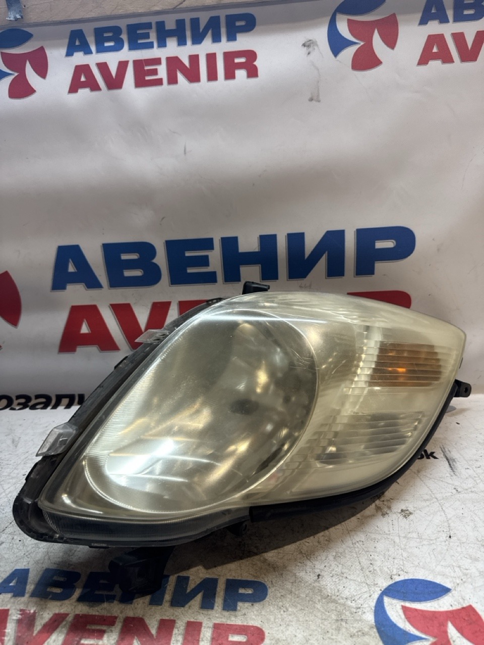 Фара TOYOTA VITZ NCP95 передняя правая (б/у)