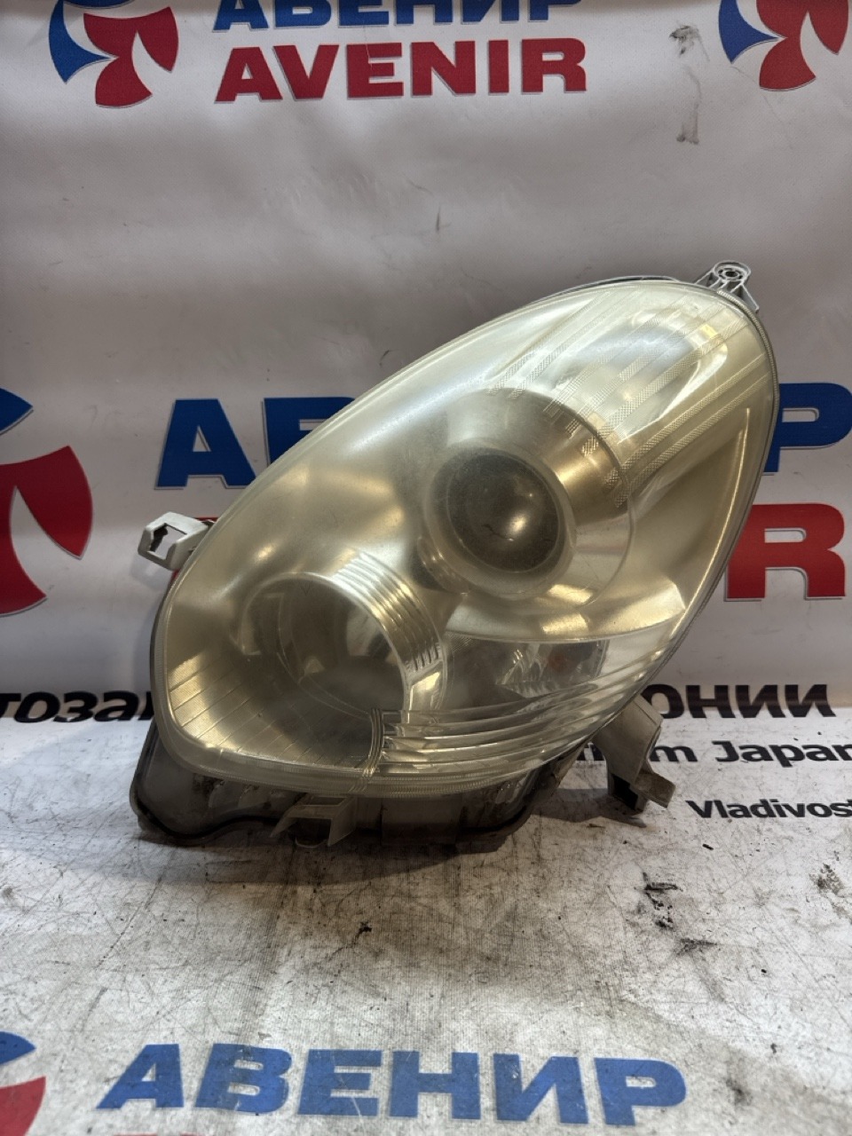 Фара TOYOTA PASSO KGC35 передняя левая (б/у)