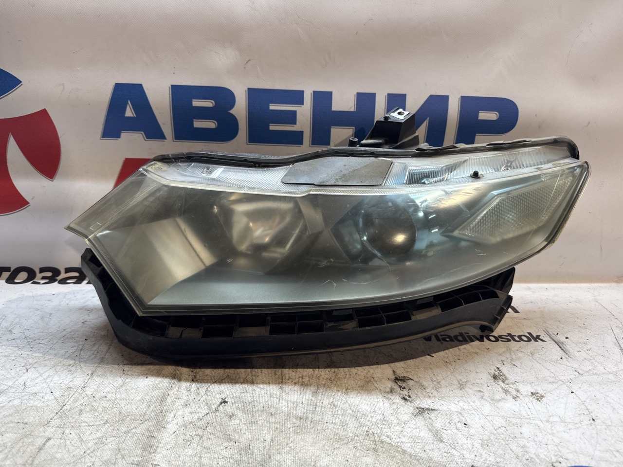 Фара HONDA INSIGHT ZE2 передняя левая (б/у)