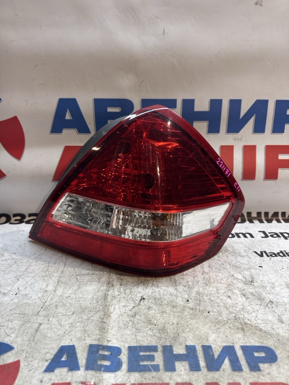 Стоп-сигнал NISSAN TIIDA LATIO C11 задний правый (б/у)