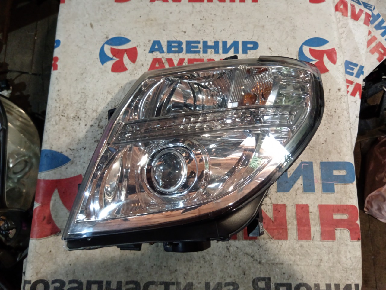 Фара NISSAN ELGRAND E51 передняя левая (б/у)