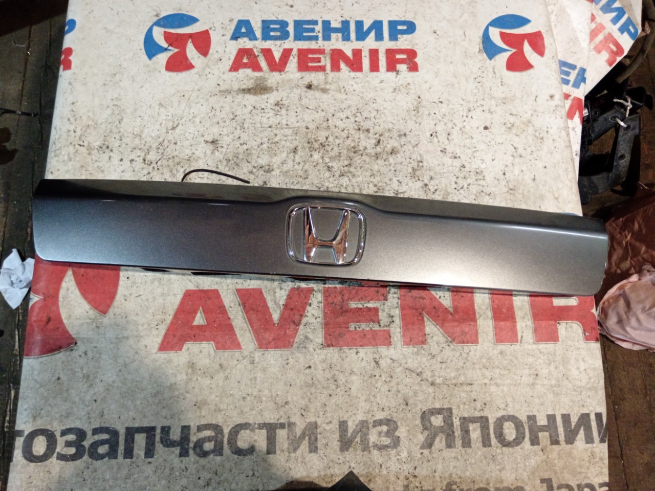Накладка 5-й двери HONDA STREAM RN6 (б/у)