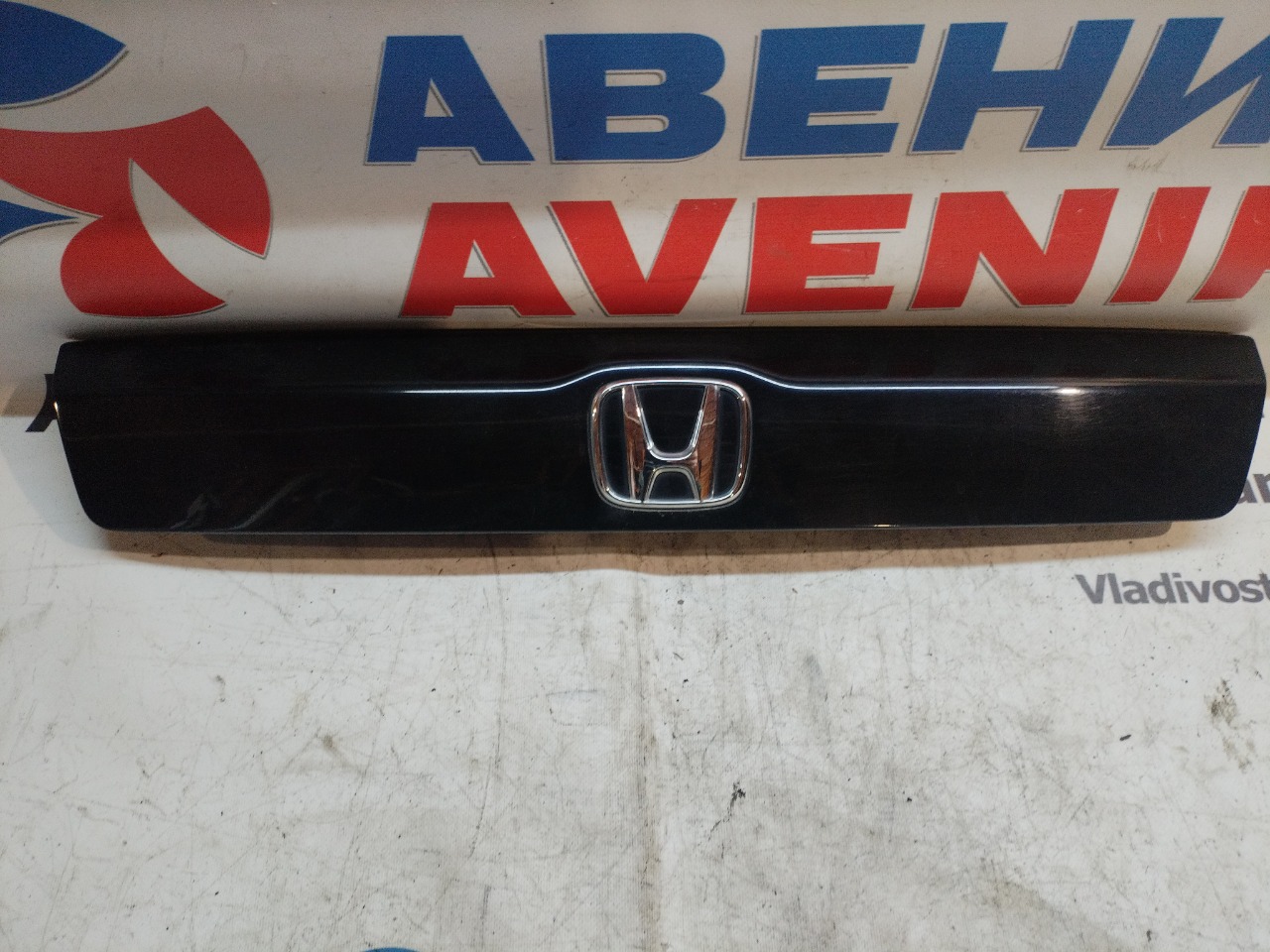 Накладка 5-й двери HONDA STREAM RN6 (б/у)