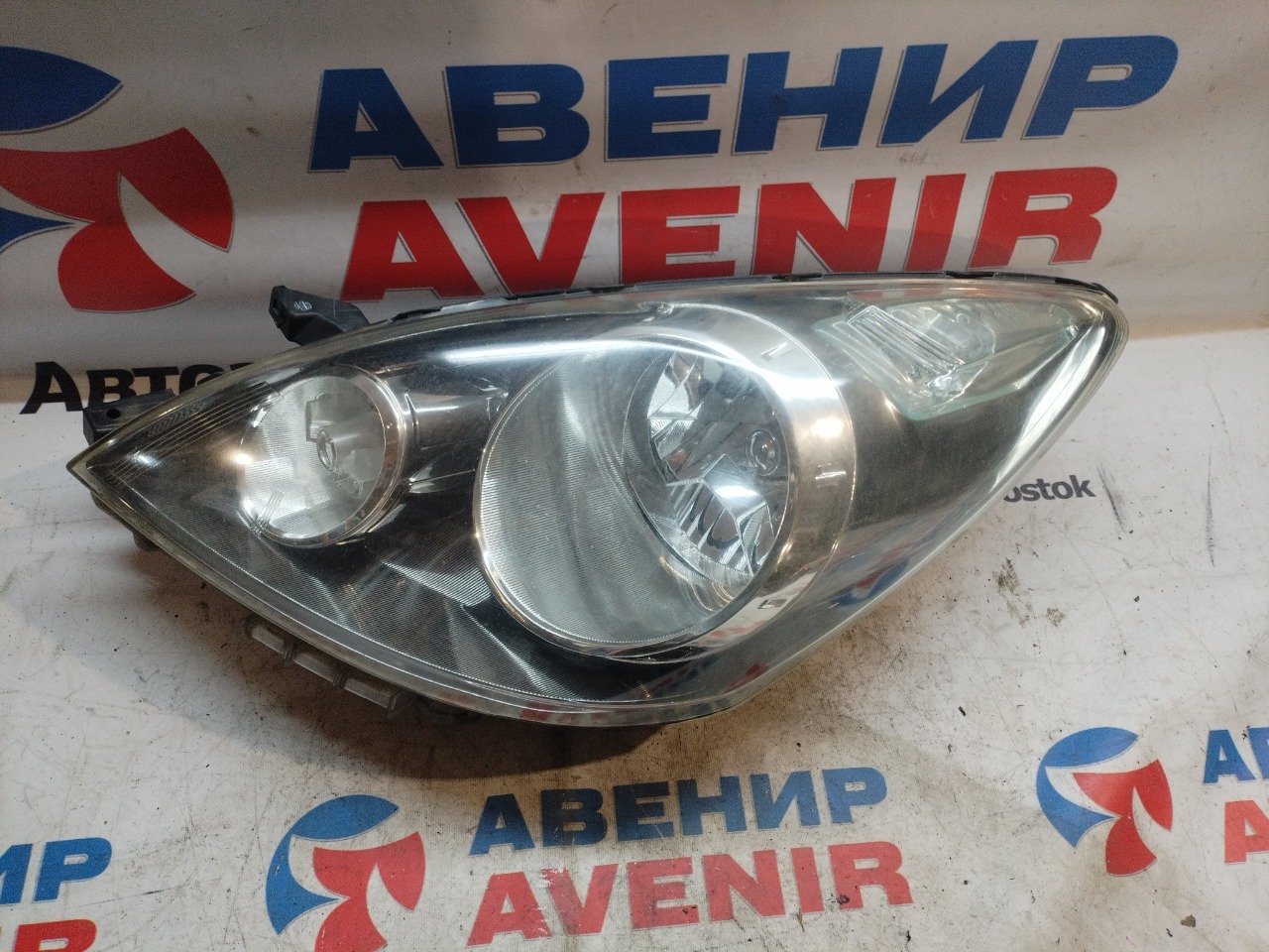 Фара NISSAN NOTE ZE11 передняя левая (б/у)
