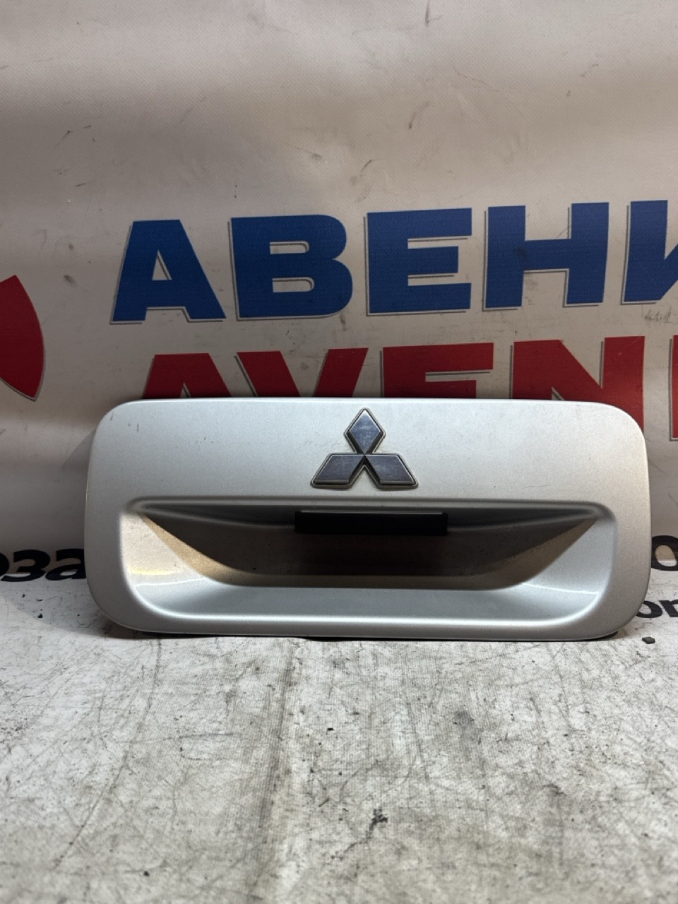 Накладка 5-й двери MITSUBISHI DION CR6W (б/у)
