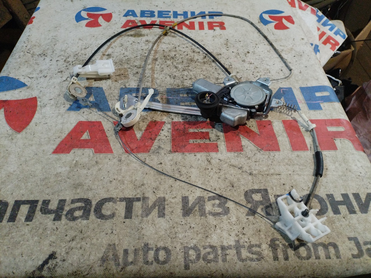 Стеклоподъемник TOYOTA IQ KGJ10 правый (б/у)