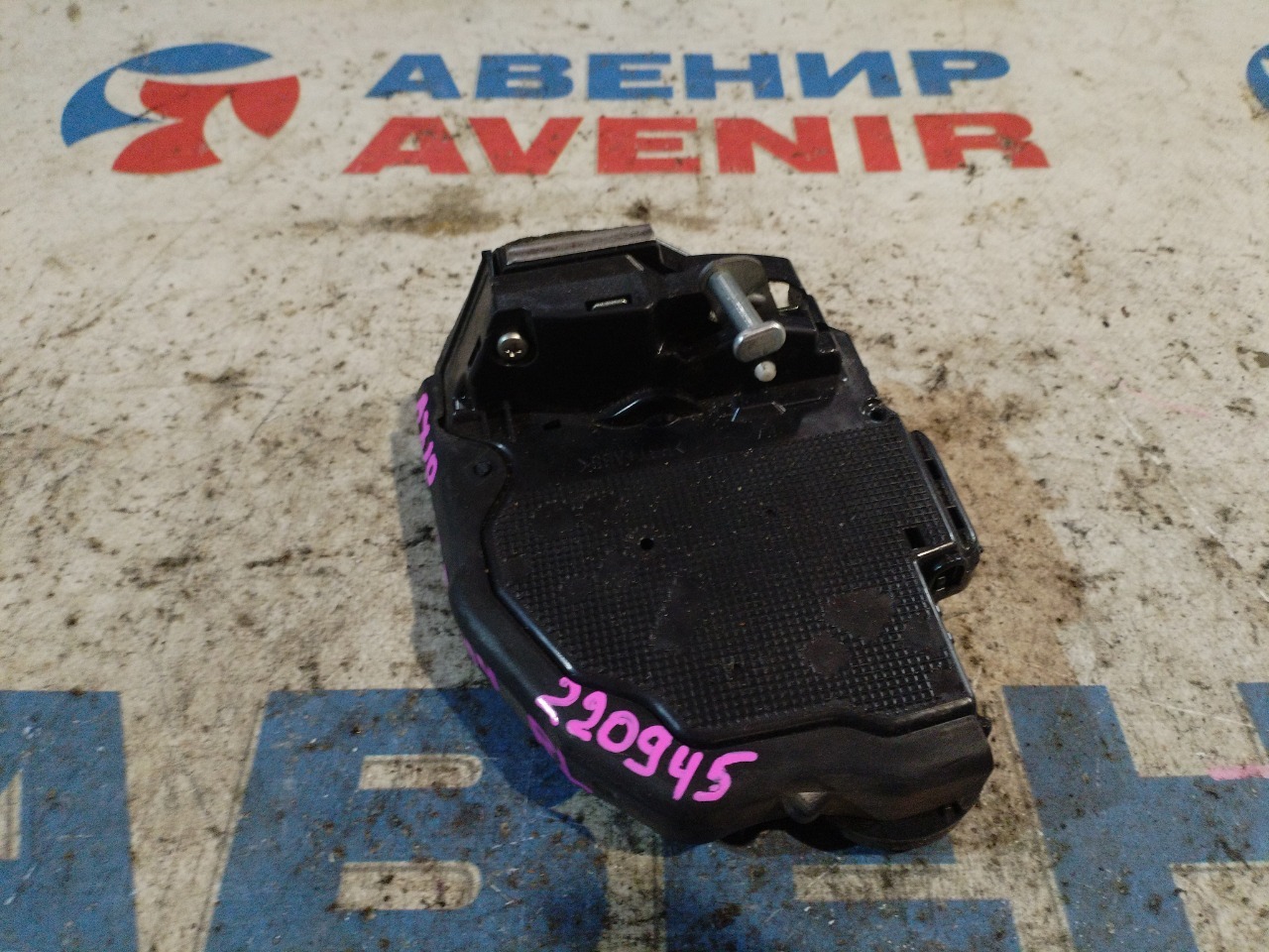 Замок двери TOYOTA AXIO NZE144 задний левый (б/у)