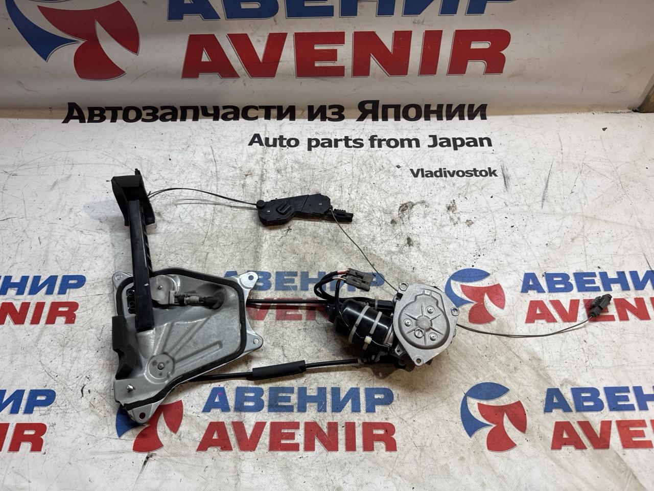 Доводчик двери TOYOTA ISIS ANM10G задний левый (б/у)