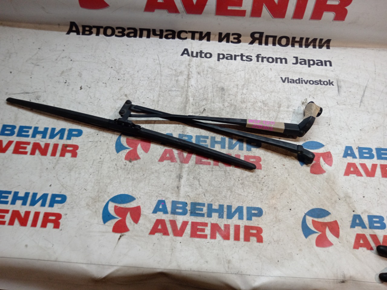 Держатель дворника TOYOTA RACTIS NCPNCP120 передний (б/у)